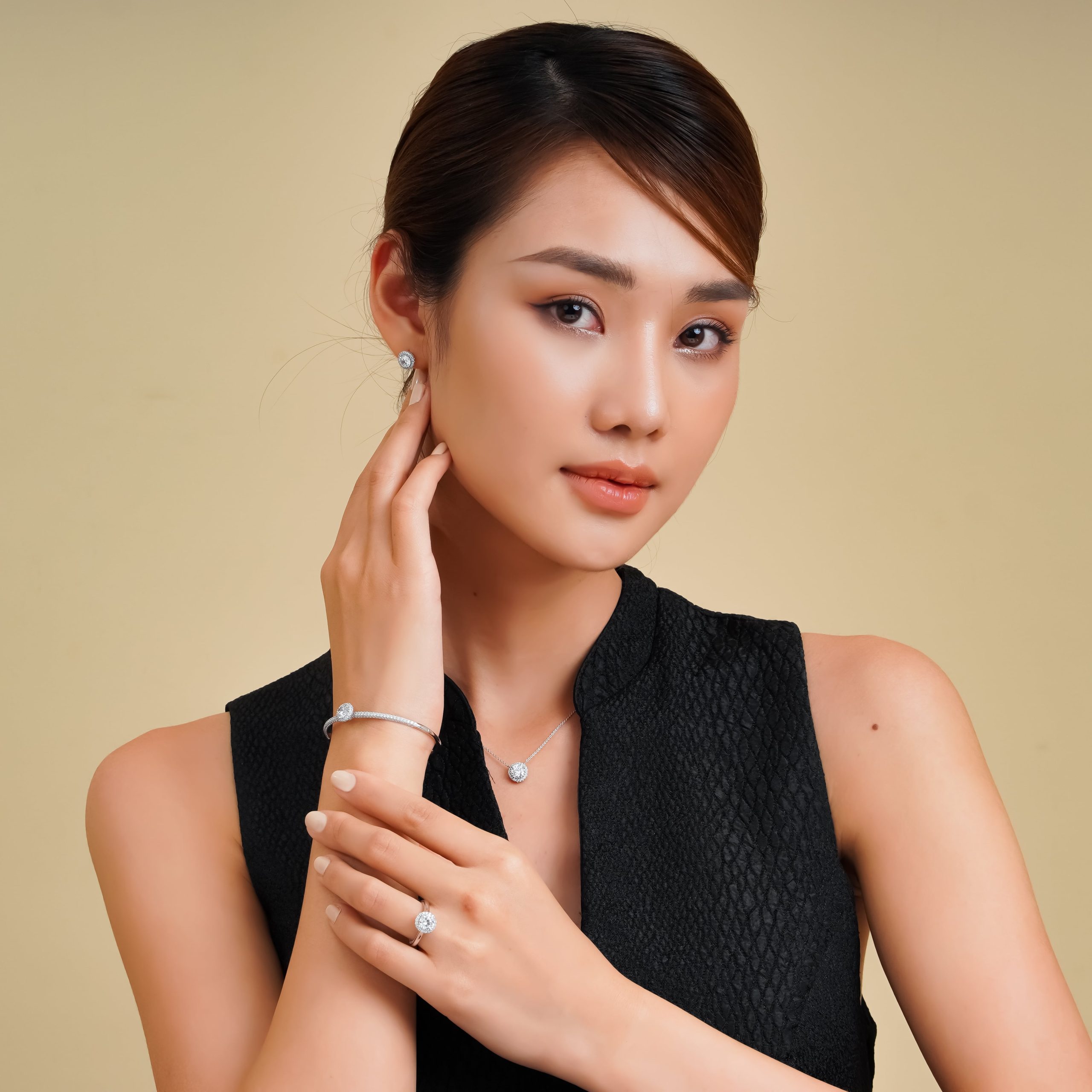 Should dark skin wear gold or silver