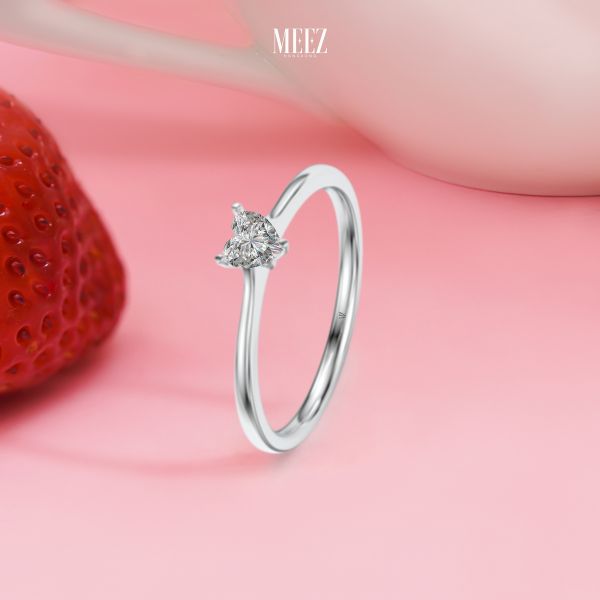 Tips for buying an engagement ring online safely