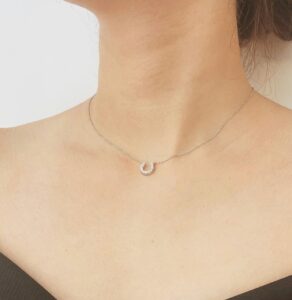 mặt dây chuyền hình móng ngựa