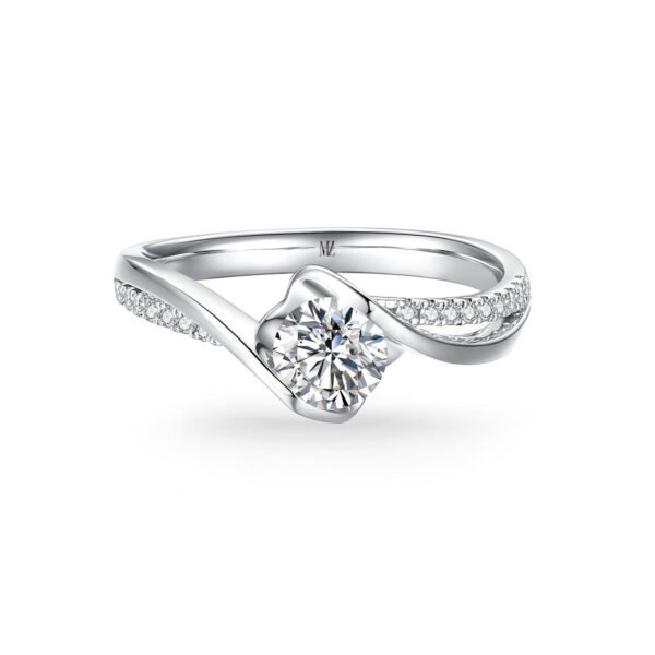 nhẫn đính hôn vàng trắng 18K gắn kim cương