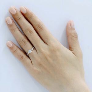 Nhẫn cầu hôn Endless Love