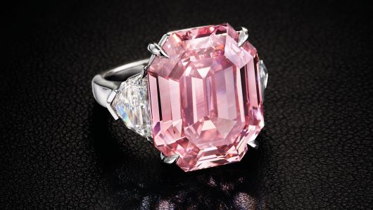 Nhẫn kim cương hồng The Pink Legacy Diamond – 50 triệu USD