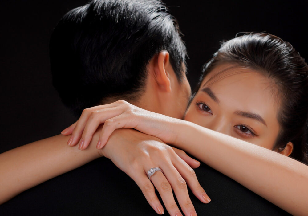Nhẫn cưới kim cương trở thành truyền thống vượt thời gian