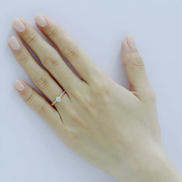 Nhẫn cầu hôn Ivory White Rose