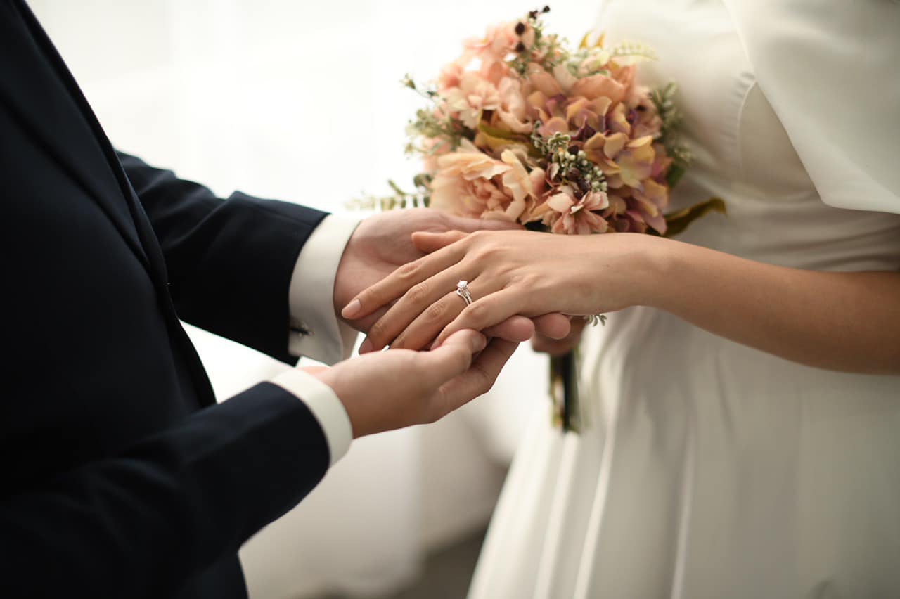 Giải đáp: Đổi nhẫn cưới có kiêng không?