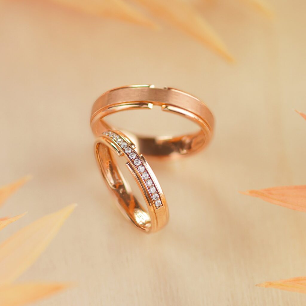 Nhẫn đôi vàng tây biểu tượng thiêng liêng và sự gắn bó