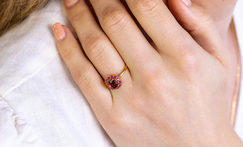 Nhẫn ruby nữ biểu tượng của tình yêu, sự mạnh mẽ và quyền lực 3