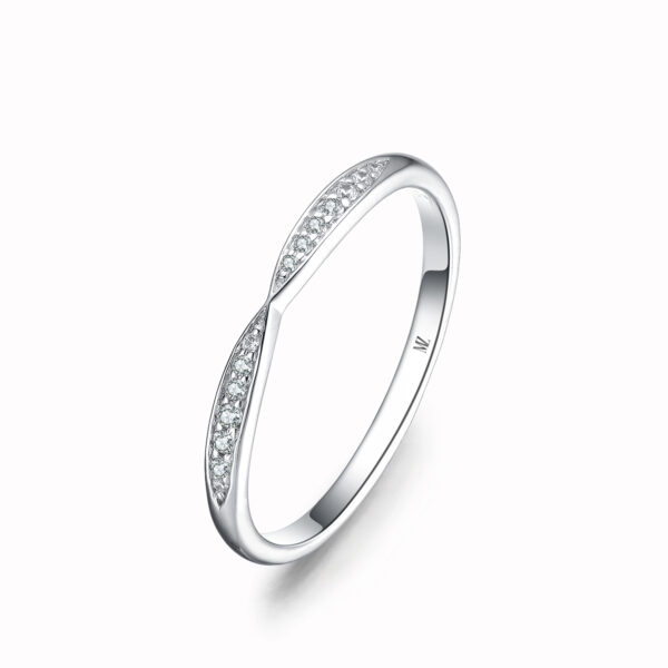 Khám phá những mẫu nhẫn vàng 18k nữ đơn giản nhưng đầy ấn tượng