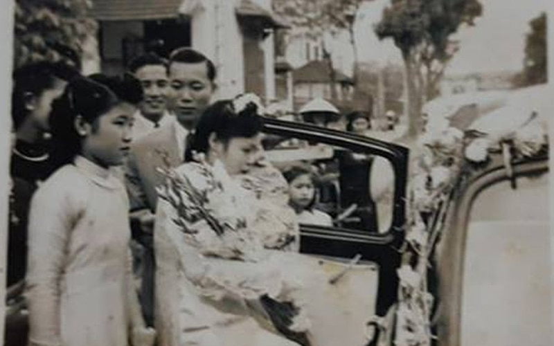 Đám cưới thế kỉ huyền thoại: Nhẫn vàng hột kim cương của con gái đại gia phố cổ Hà Nội