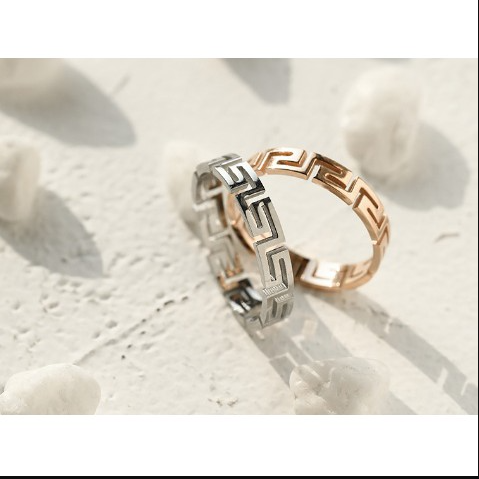 Nhẫn versace nữ biểu tượng của sự sang trọng và thời thượng
