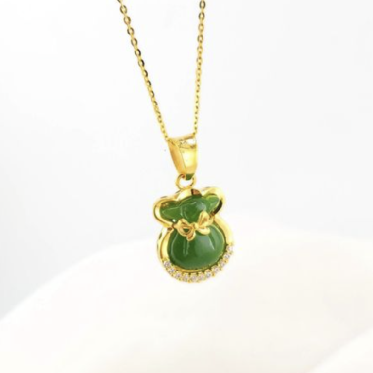 Lợi ích phong thủy khi đeo charm ngọc bích: đẹp mắt, tốt cho sức khỏe