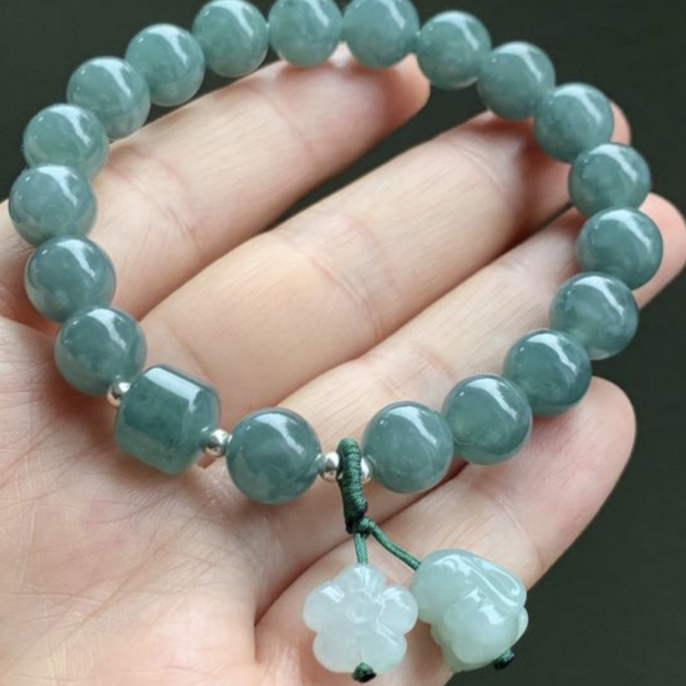 Lợi ích phong thủy khi đeo charm ngọc bích: đẹp mắt, tốt cho sức khỏe
