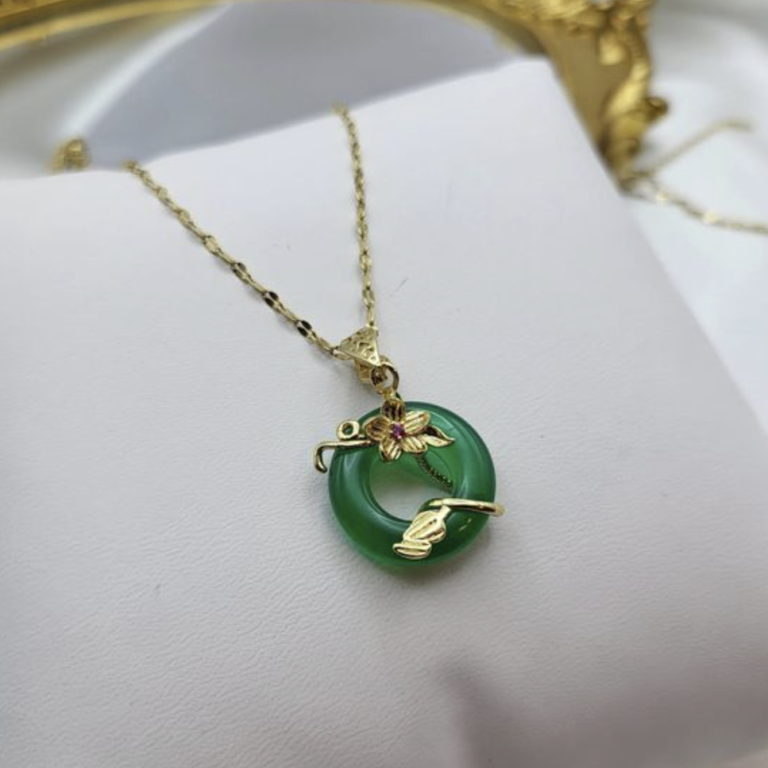 Lợi ích phong thủy khi đeo charm ngọc bích: đẹp mắt, tốt cho sức khỏe