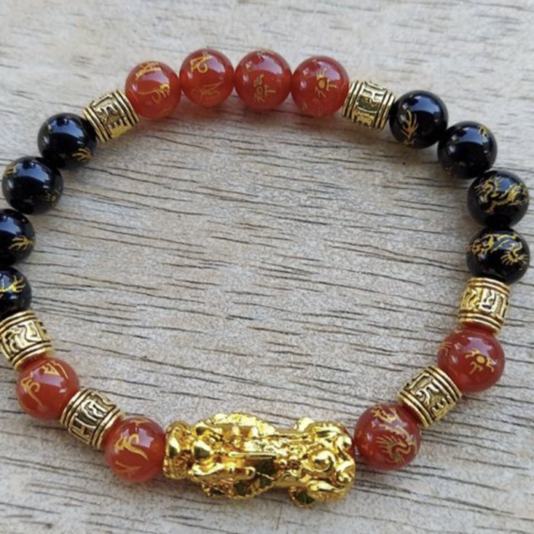 Vòng phong thủy charm vàng 24K: bí quyết thu hút tài lộc và bình an