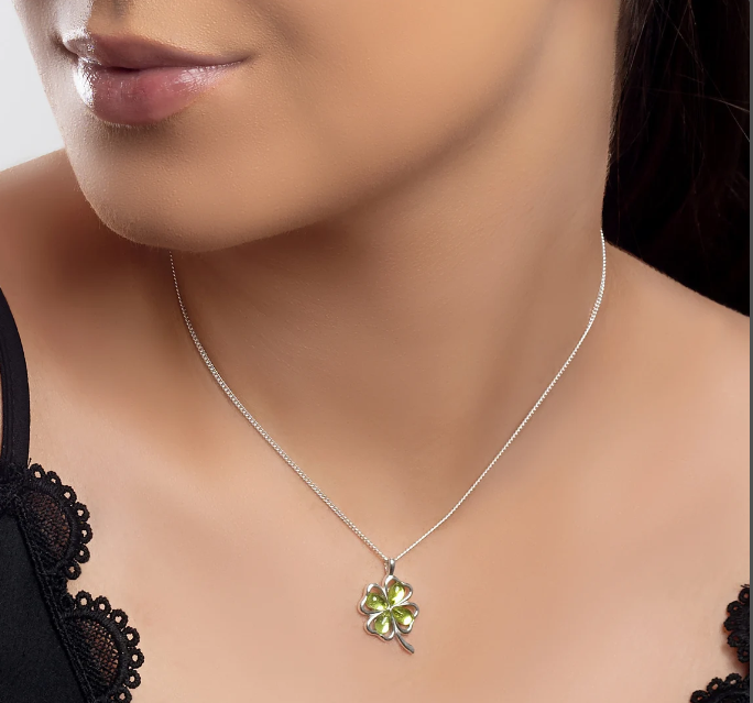 Dây chuyền 4 lá biểu trưng cho sự may mắn và thành công trong cuộc sống