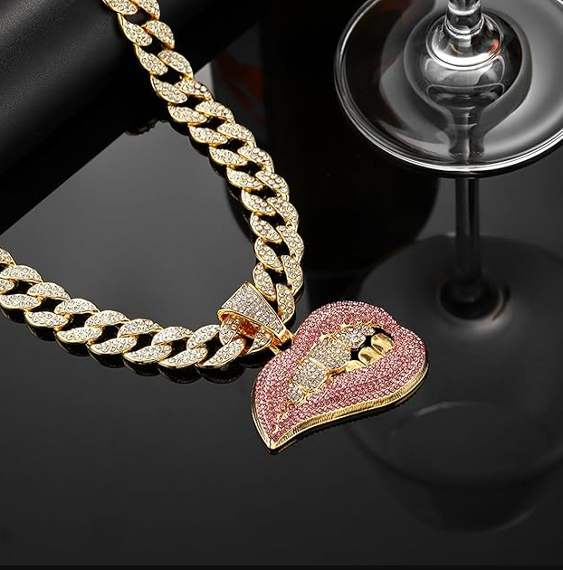 Dây chuyền bling bling thể hiện lên sự sang trọng và phong cách 1