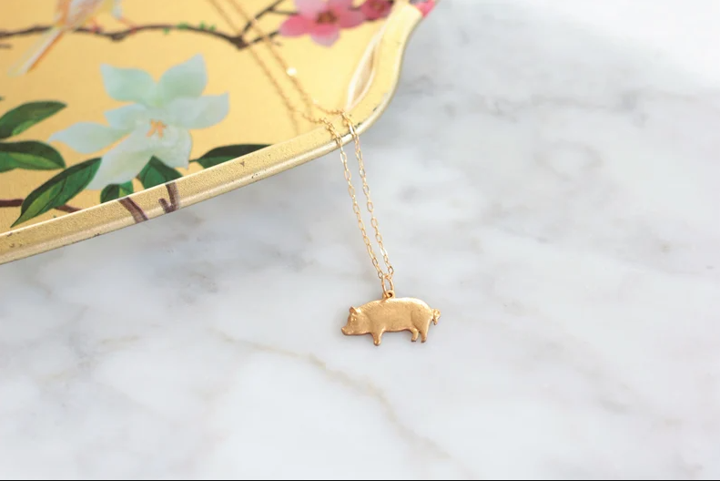 Dây chuyền vàng cưới hình con heo biểu tượng của tình yêu thương và sự bảo vệ của gia đình 4