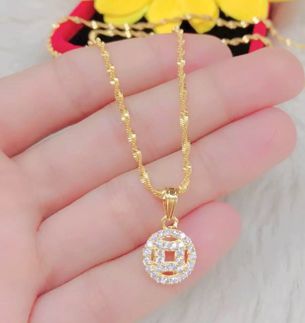 Mặt dây chuyền hình đồng tiền vàng mang tài lộc, thịnh vượng và may mắn