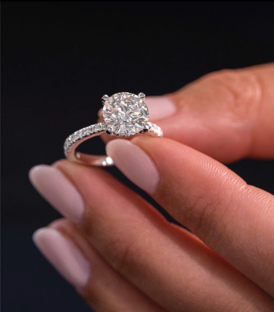 Nhẫn kim cương 3 carat: vẻ đẹp lấp lánh trên ngón tay của bạn