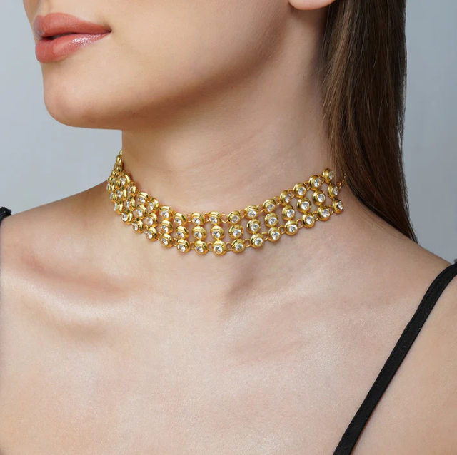 Vòng cổ choker cao cấp thể hiện phong cách cá nhân độc đáo
