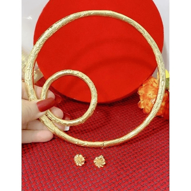 Kiềng vàng trơn mang đến cho người đeo cảm giác tự tin, thanh lịch và quý phái