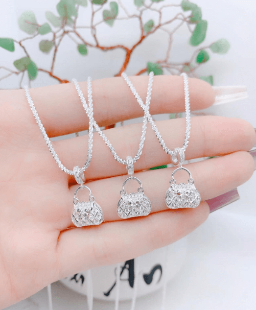 Mặt dây chuyền hình túi xách món trang sức độc đáo, thu hút sự
