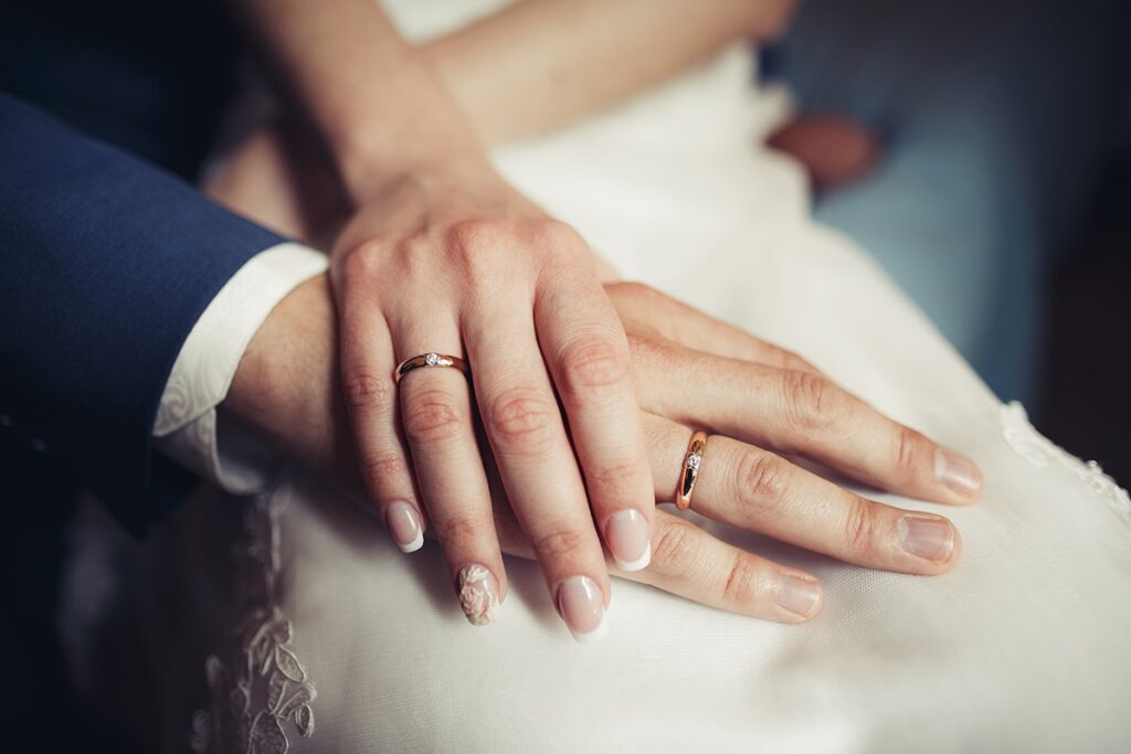 Mẫu nhẫn cưới vàng 18k đẹp & sang trọng