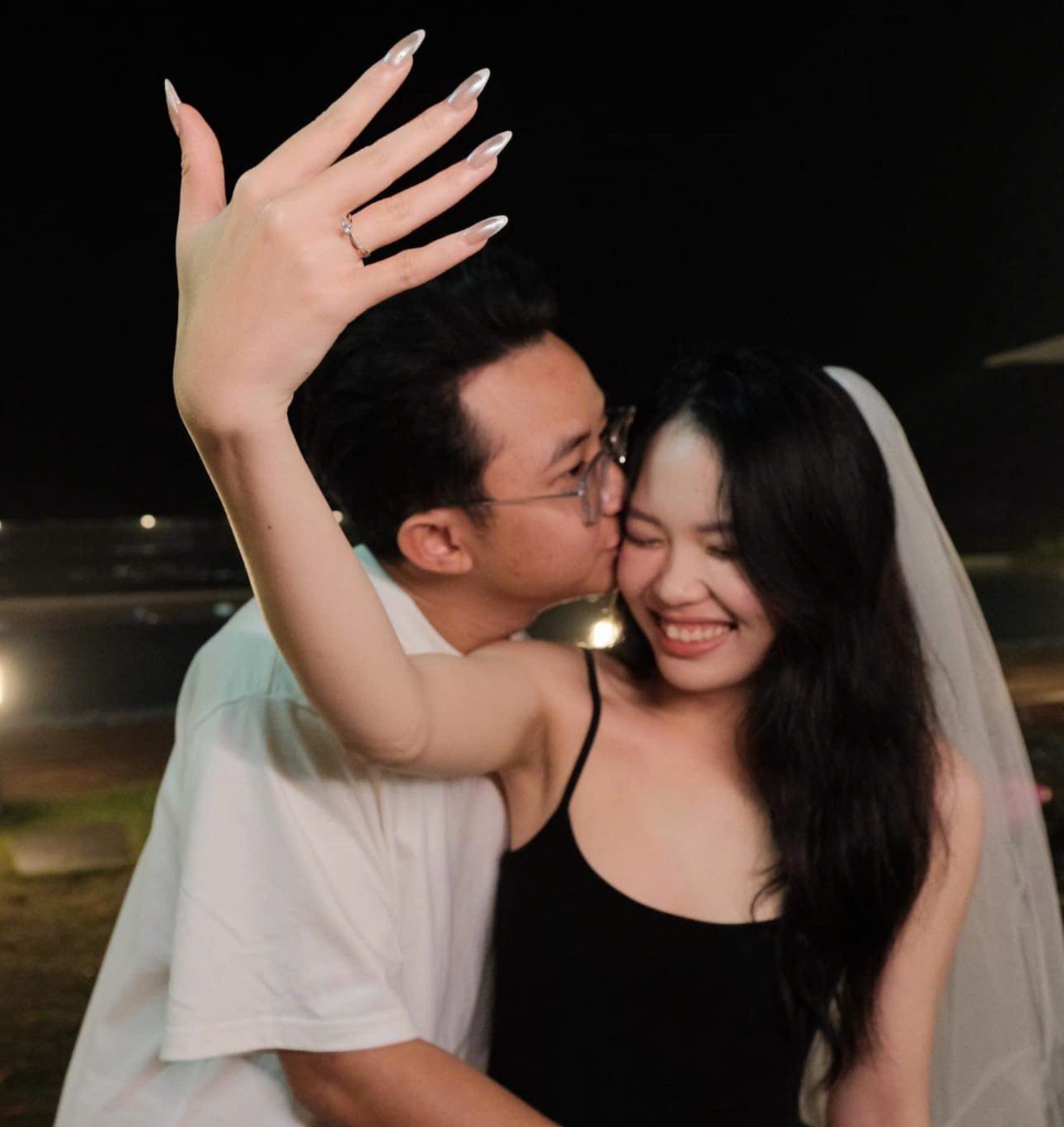 Vị trí đeo nhẫn đính hôn