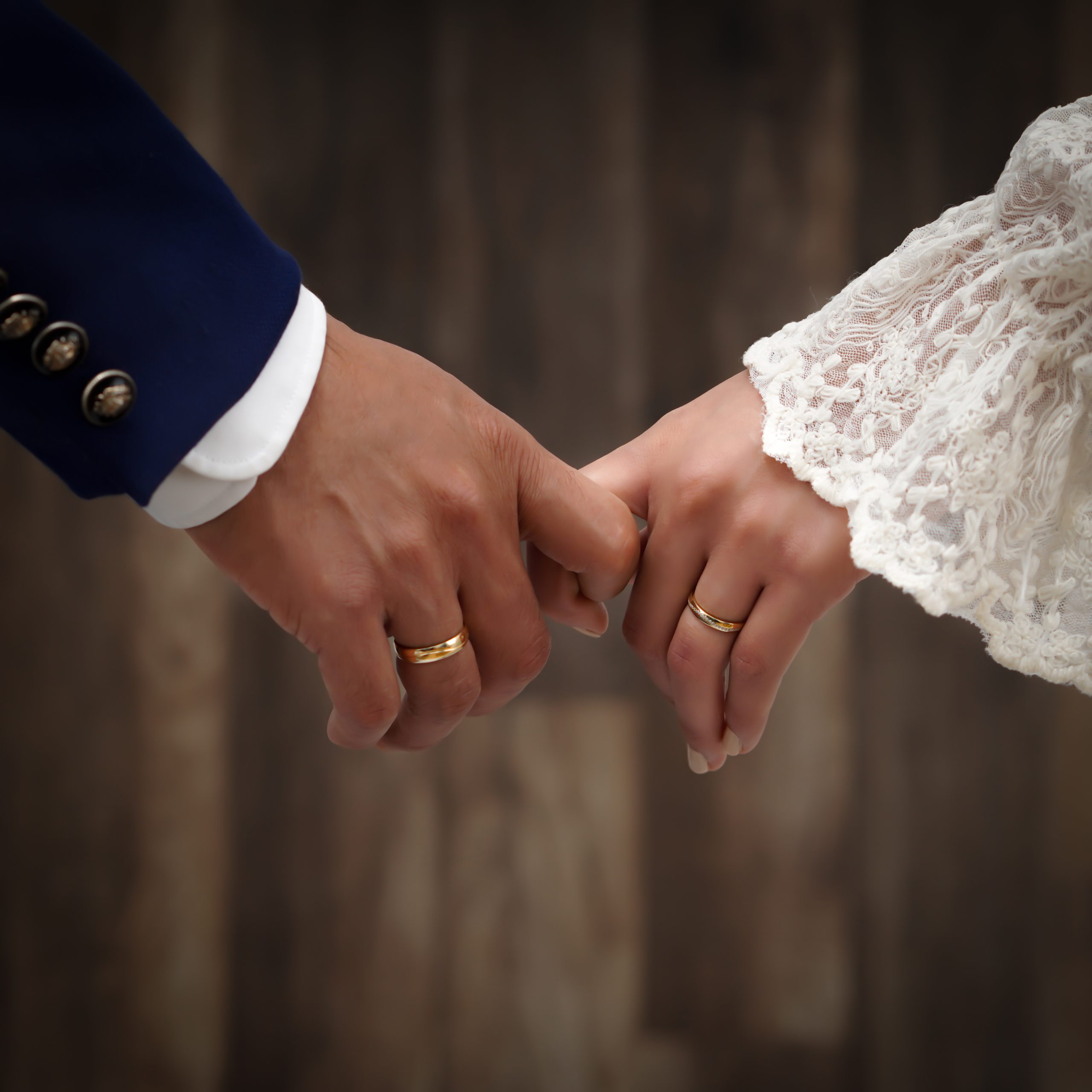 Mua nhẫn cưới ngày nào tốt