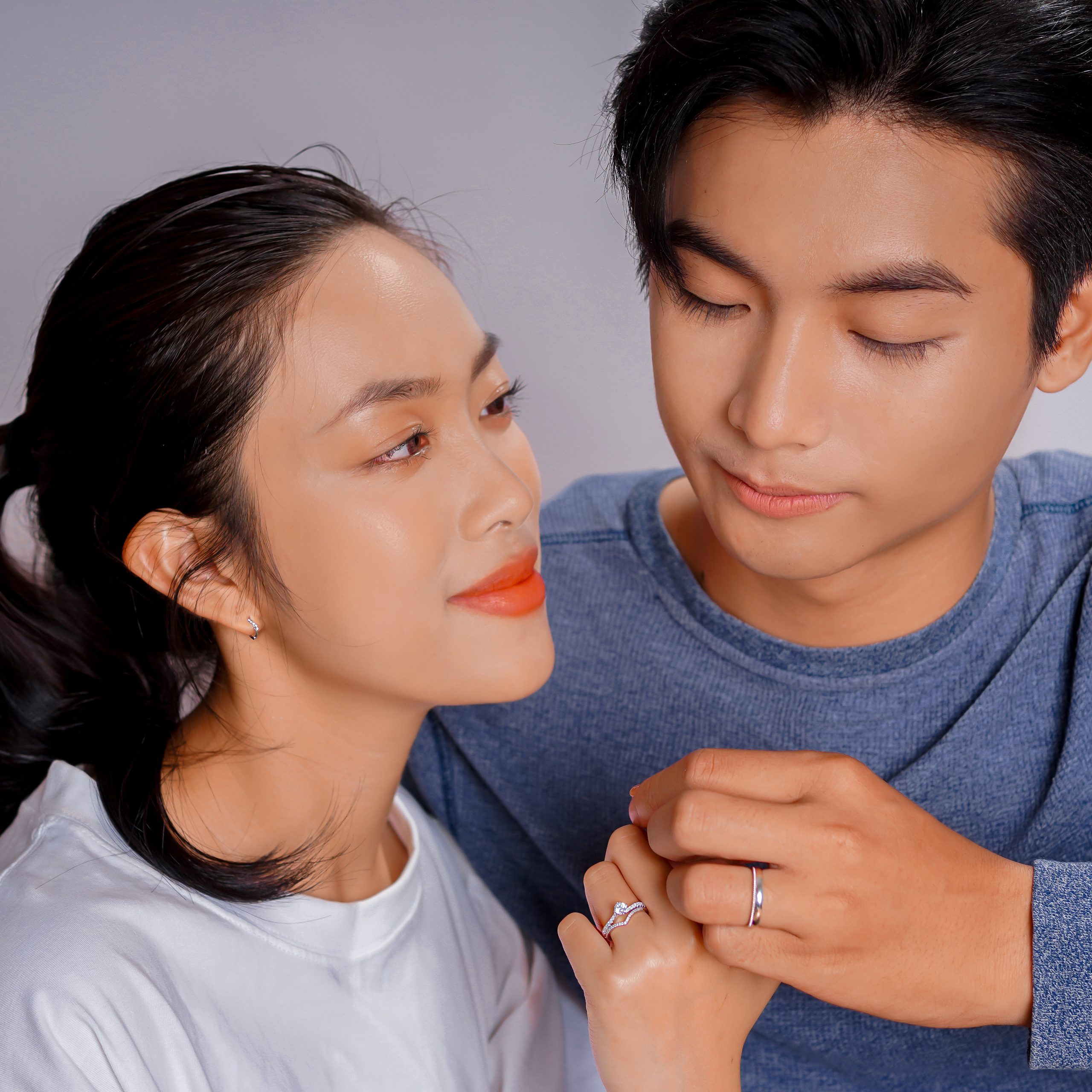 Mua nhẫn cưới ngày nào tốt
